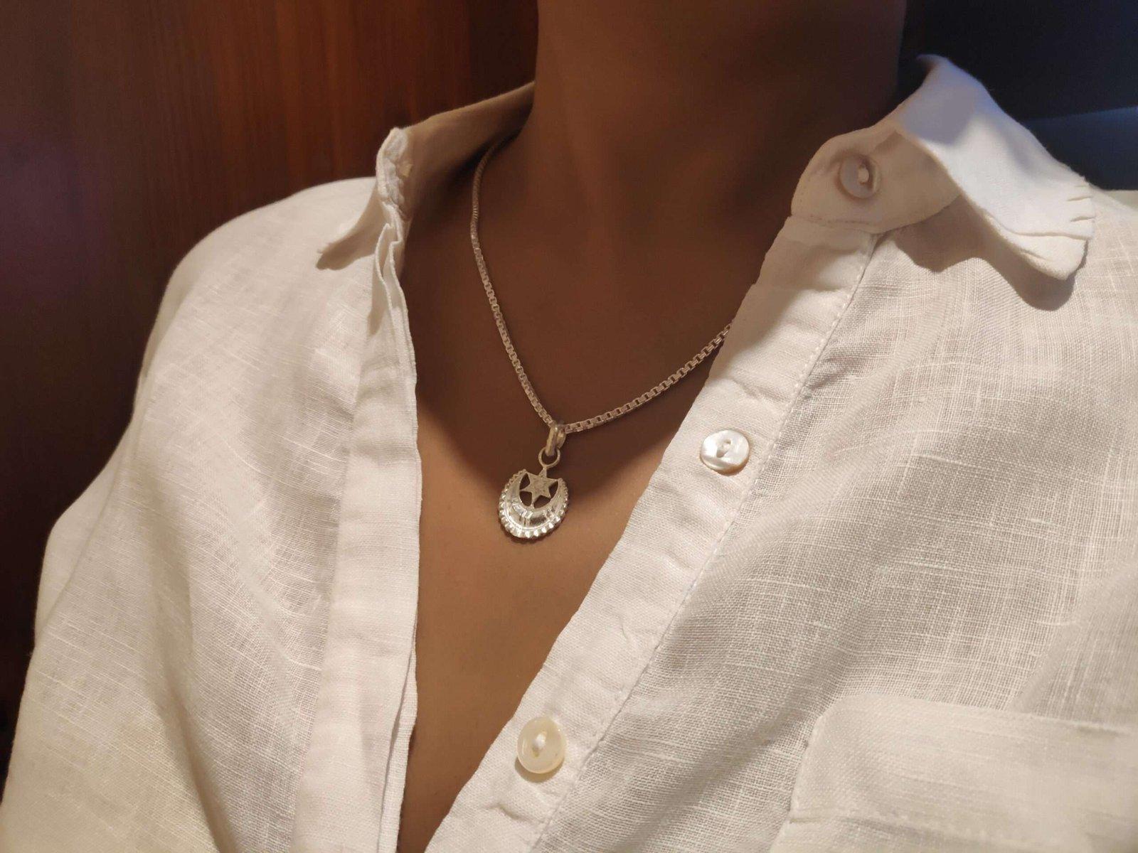 Pendant 786 view 2