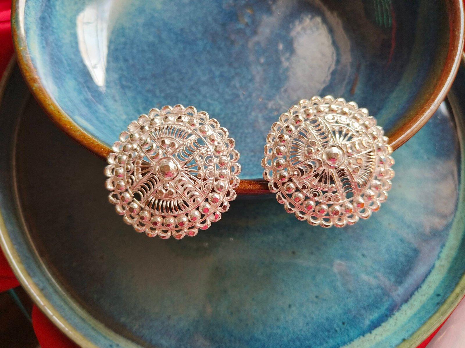 Binodini Kanpasha / Top / Stud / Earring / Kaanpasha view 3