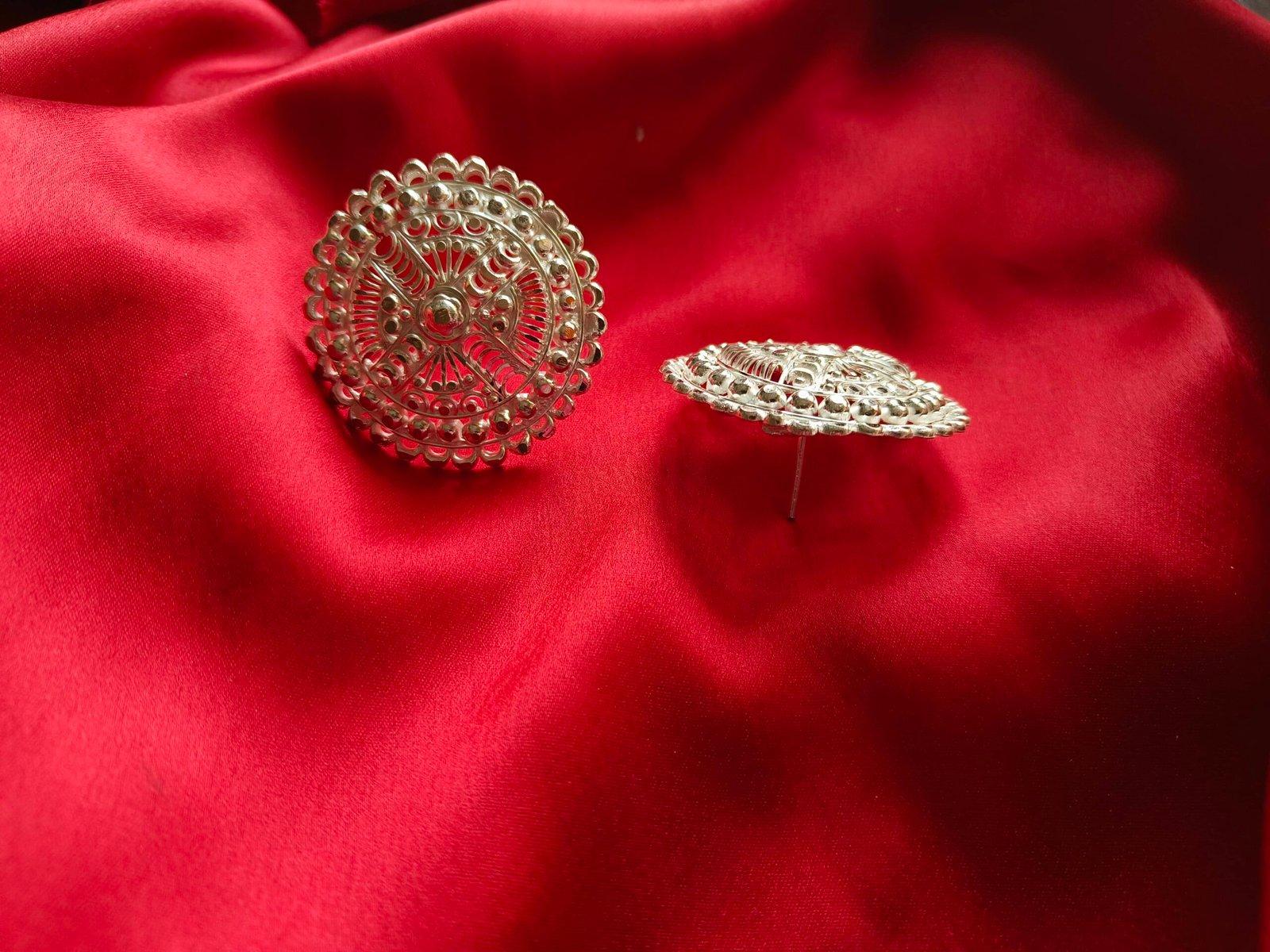 Binodini Kanpasha / Top / Stud / Earring / Kaanpasha view 2