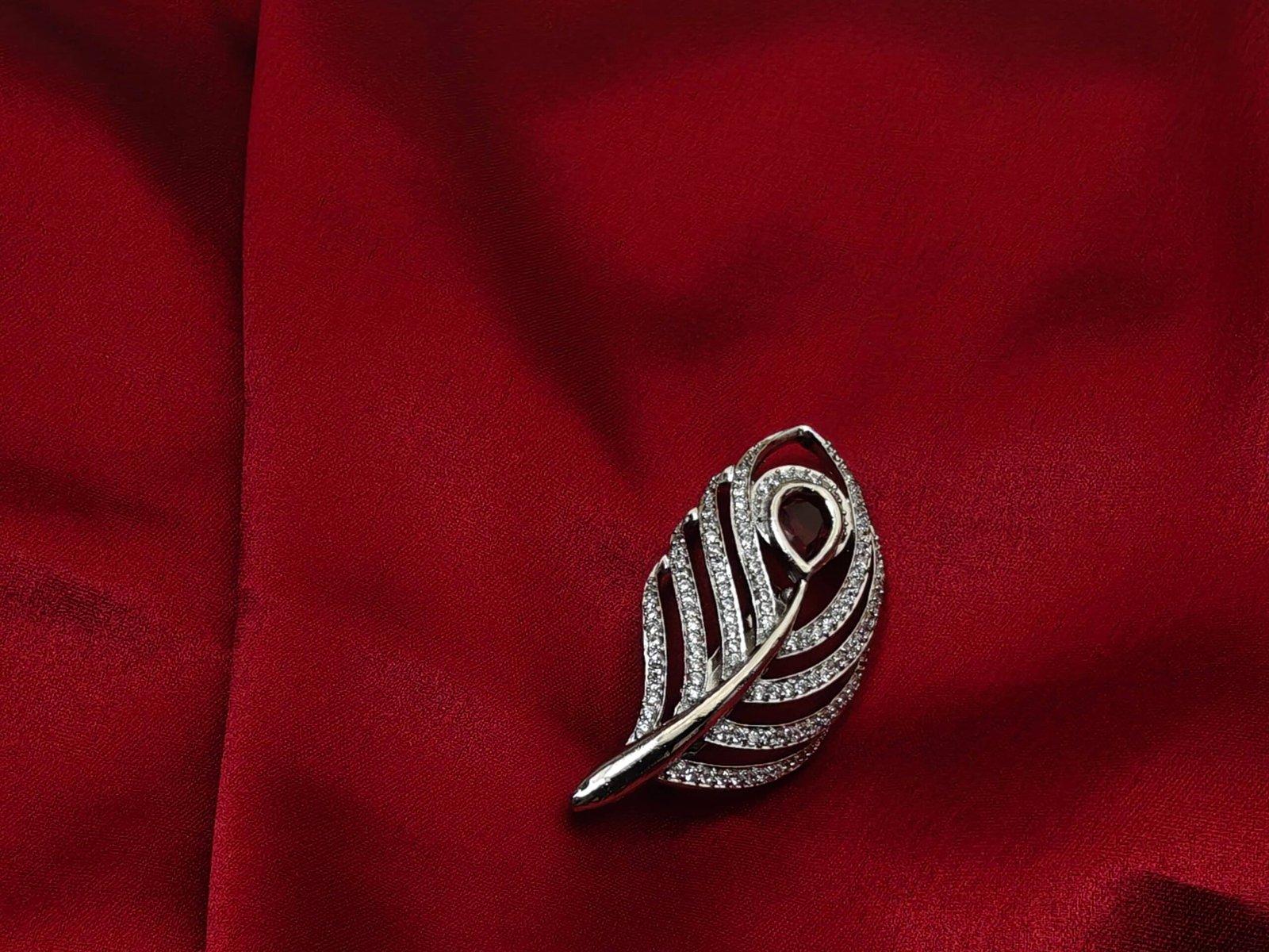 Coatpin Feather view 3
