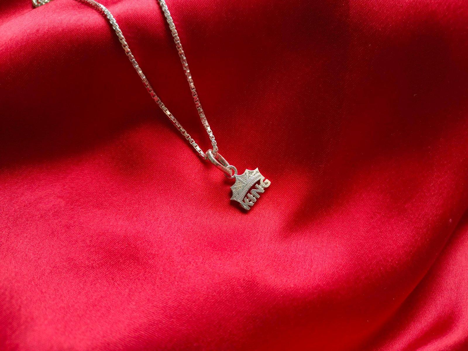 King Pendant view 2