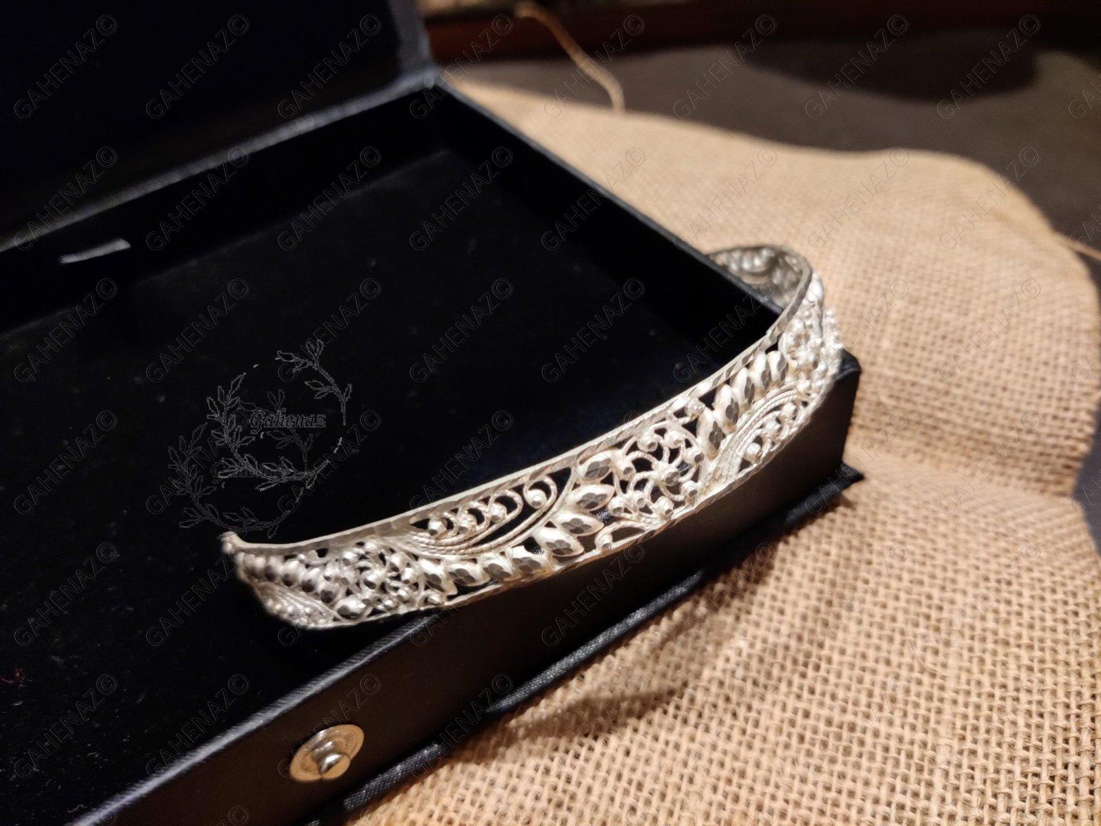 Padmini Chik/Choker