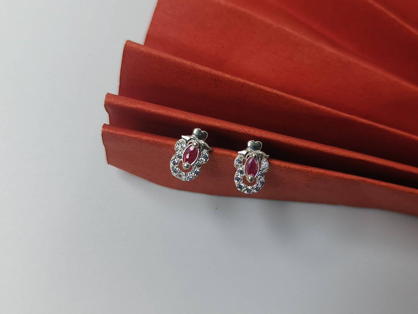 Stone Ear Top Ebba