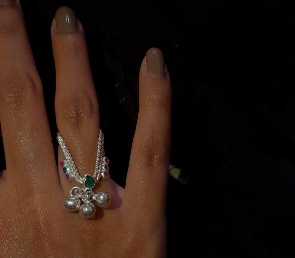 V Shape Toe Ring view 3